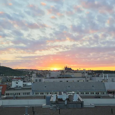 Modern Penthouse In The Center With Heated Floors & Private Terrace Views Apartman Prága