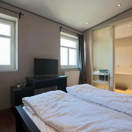 Modern Penthouse In The Center With Heated Floors & Private Terrace Views Apartman *