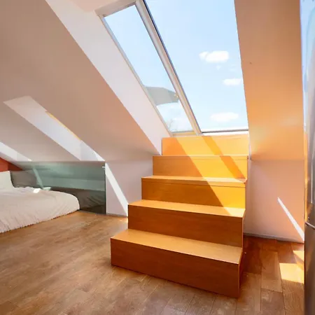 Modern Penthouse In The Center With Heated Floors & Private Terrace Views Prága